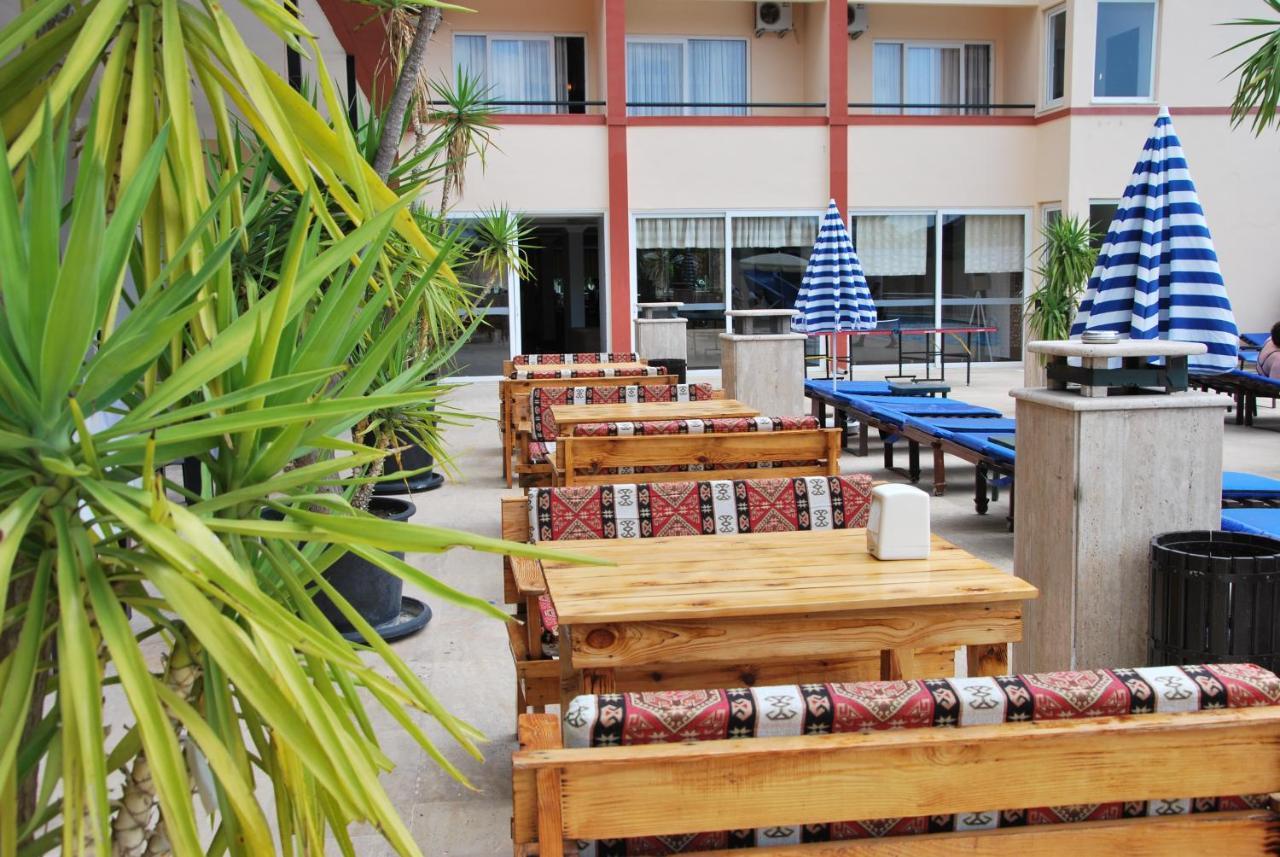 Castle Park Hotel เบลดิบี ภายนอก รูปภาพ