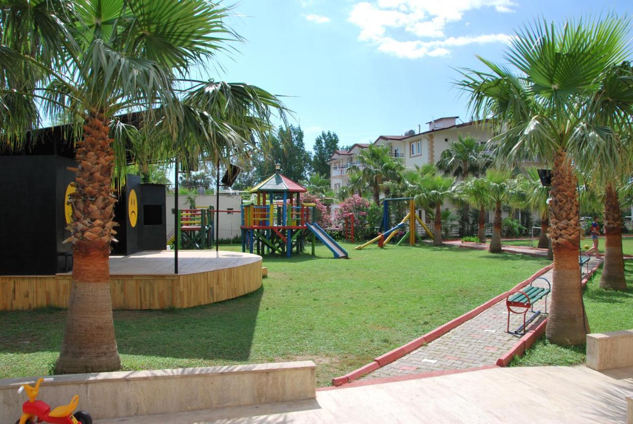 Castle Park Hotel เบลดิบี ภายนอก รูปภาพ