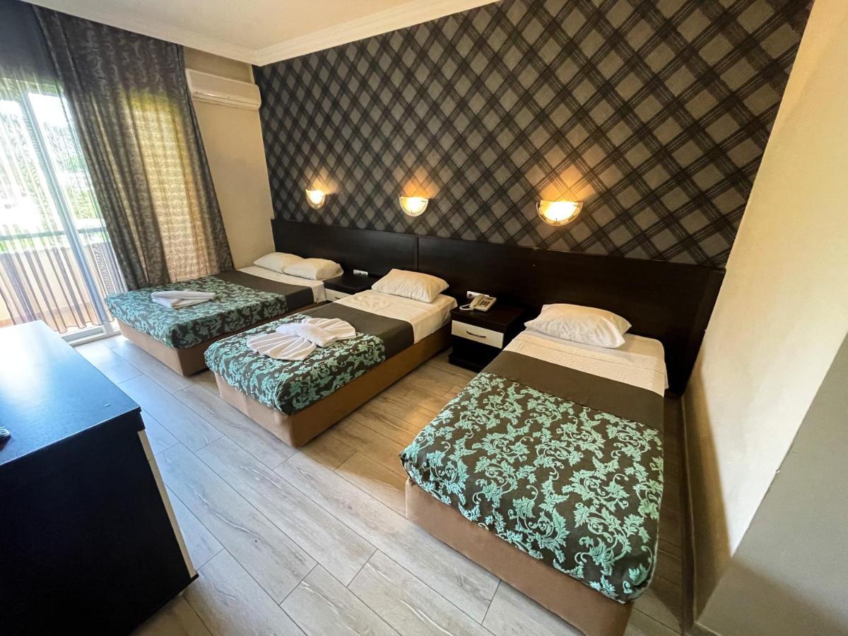 Castle Park Hotel เบลดิบี ภายนอก รูปภาพ