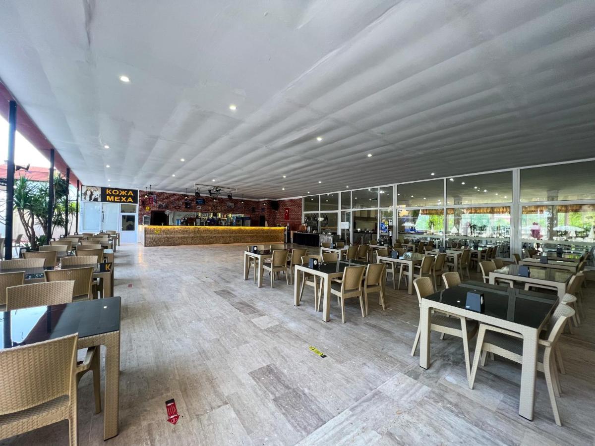 Castle Park Hotel เบลดิบี ภายนอก รูปภาพ