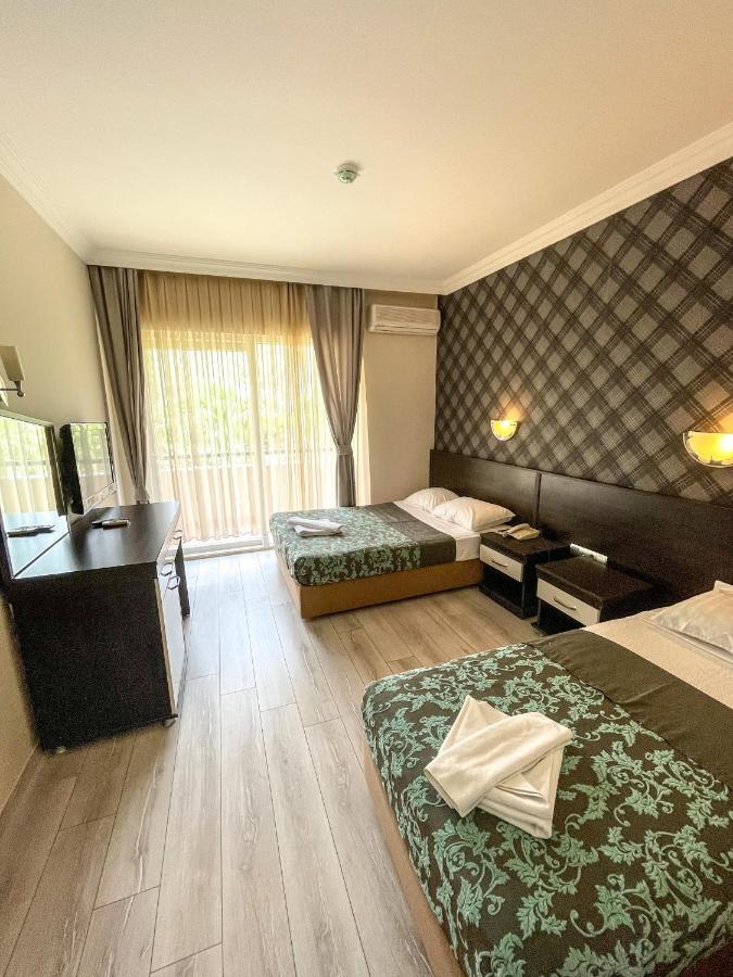 Castle Park Hotel เบลดิบี ภายนอก รูปภาพ