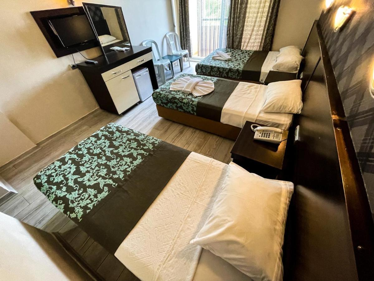 Castle Park Hotel เบลดิบี ภายนอก รูปภาพ